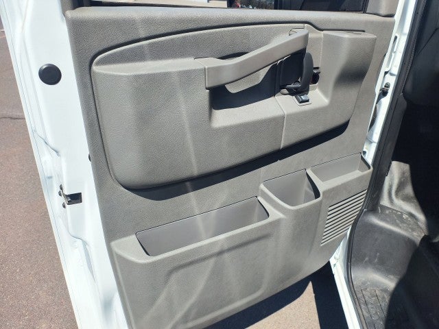 2024 Chevrolet Express Cutaway 3500 1WT