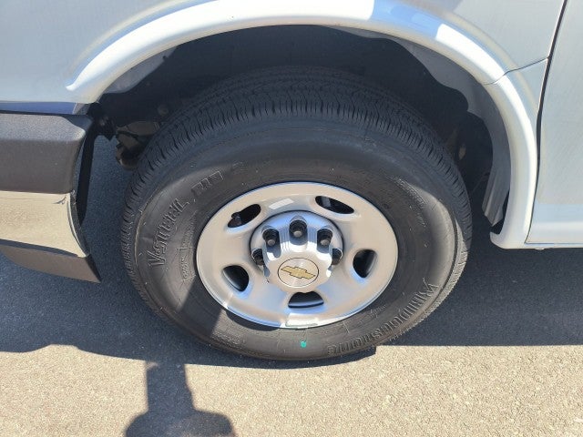 2024 Chevrolet Express Cutaway 3500 1WT