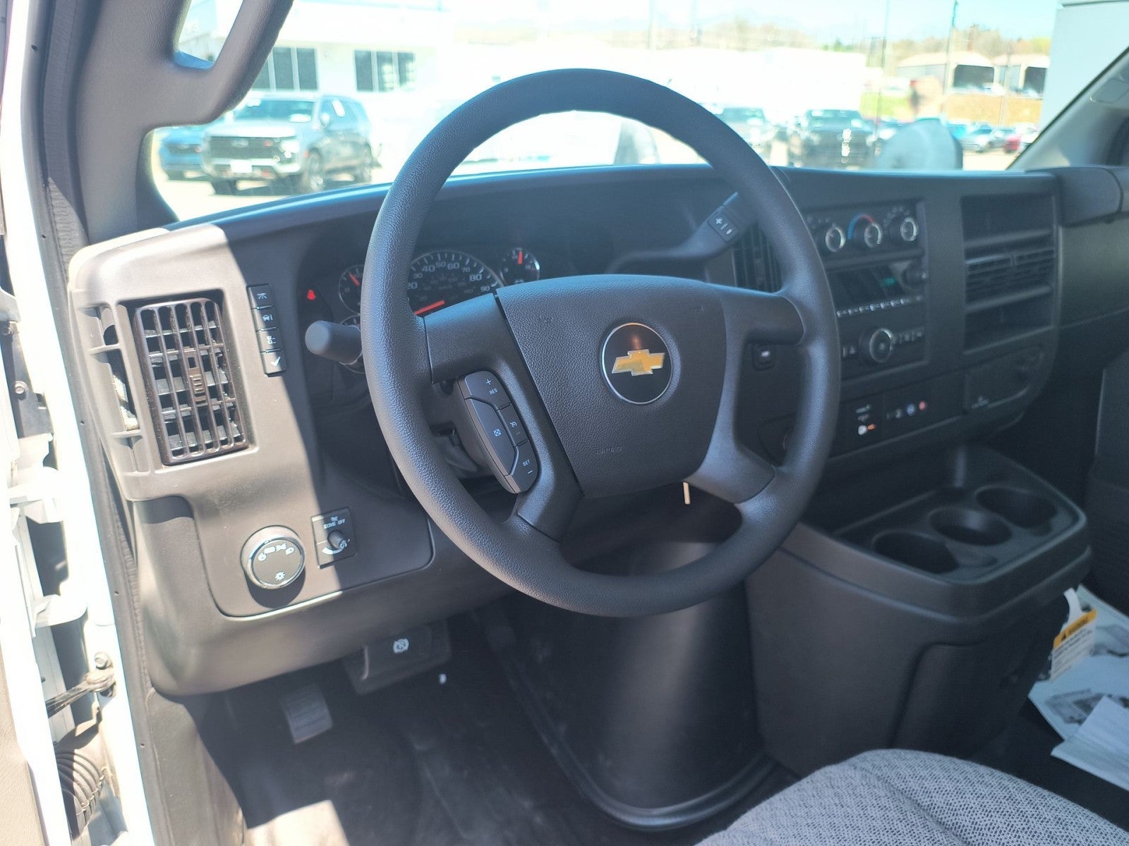 2024 Chevrolet Express Cutaway 3500 1WT