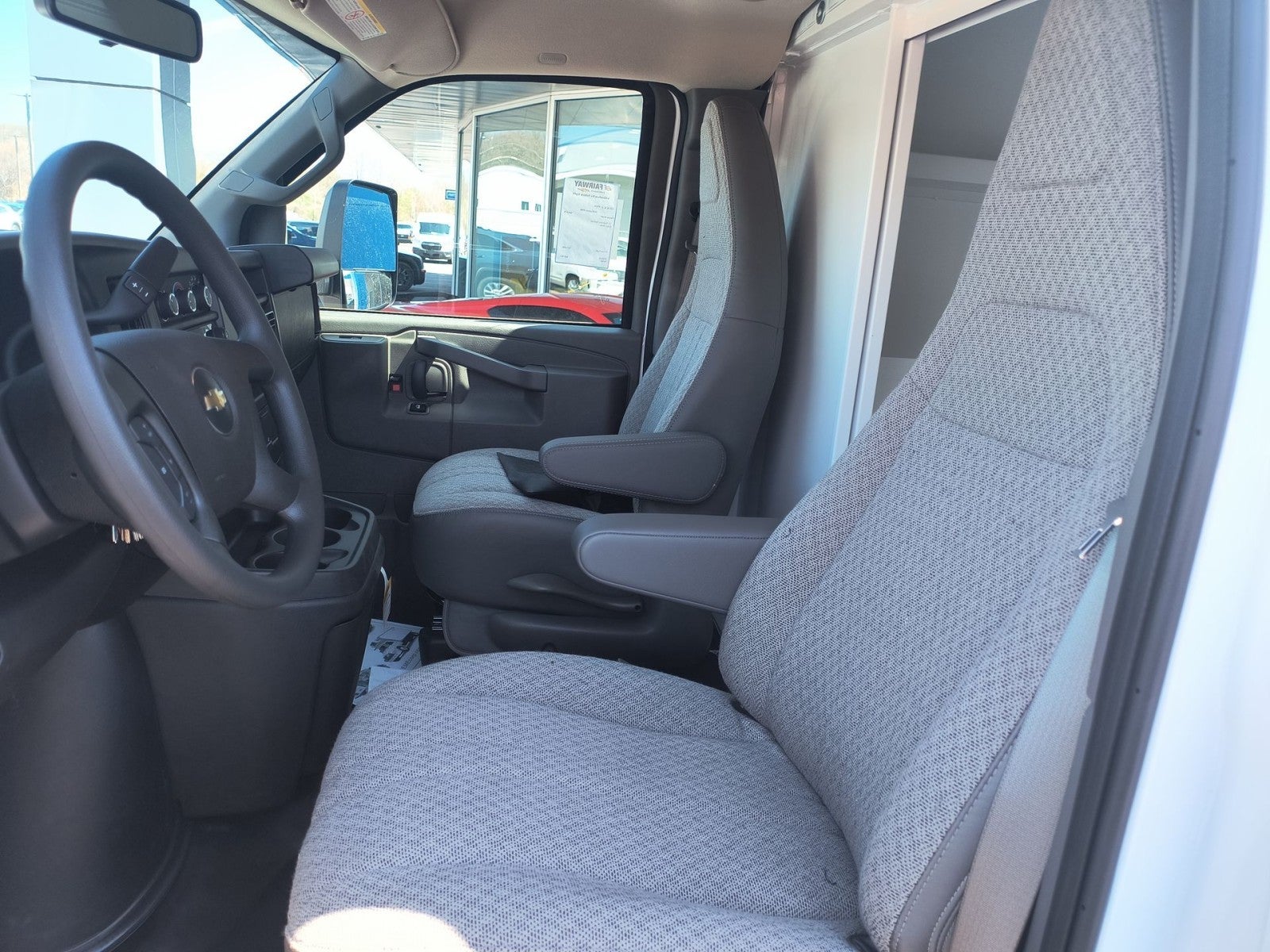 2024 Chevrolet Express Cutaway 3500 1WT