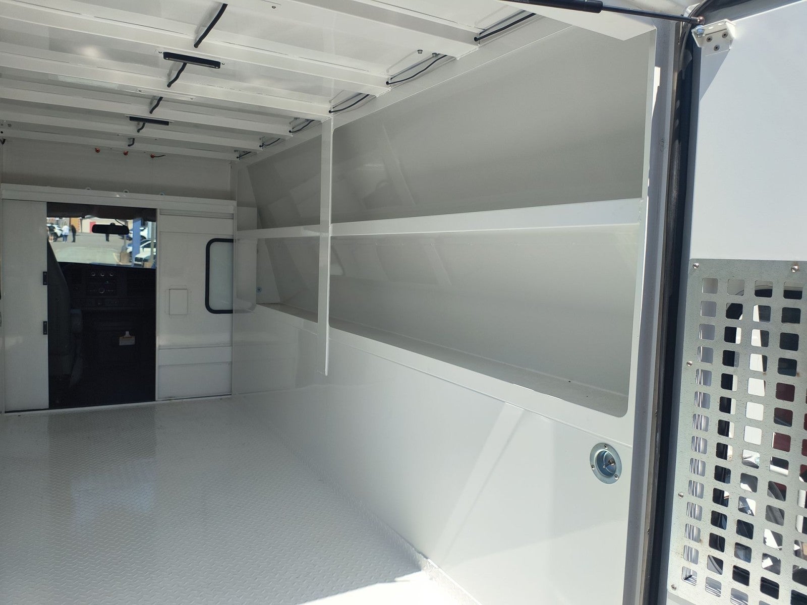 2024 Chevrolet Express Cutaway 3500 1WT
