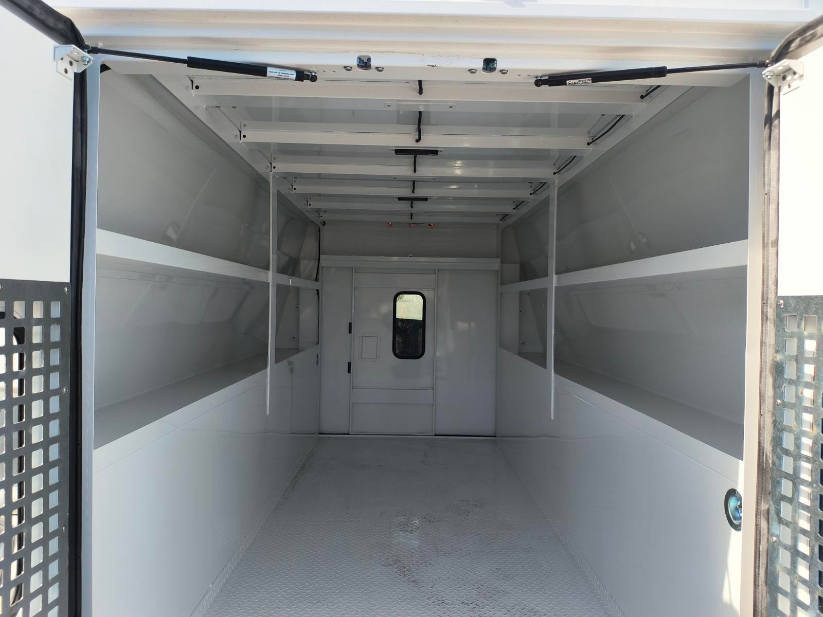2024 Chevrolet Express Cutaway 3500 1WT