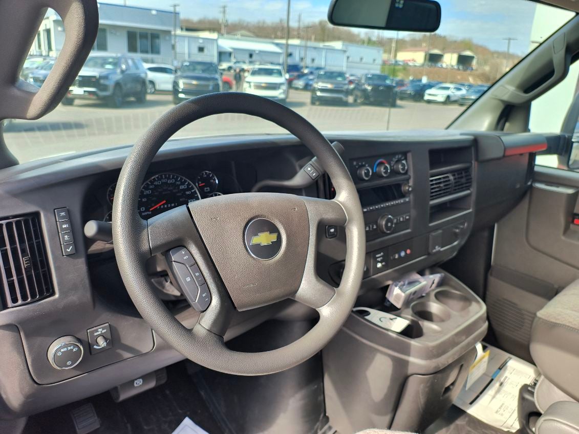 2024 Chevrolet Express Cutaway 3500 1WT