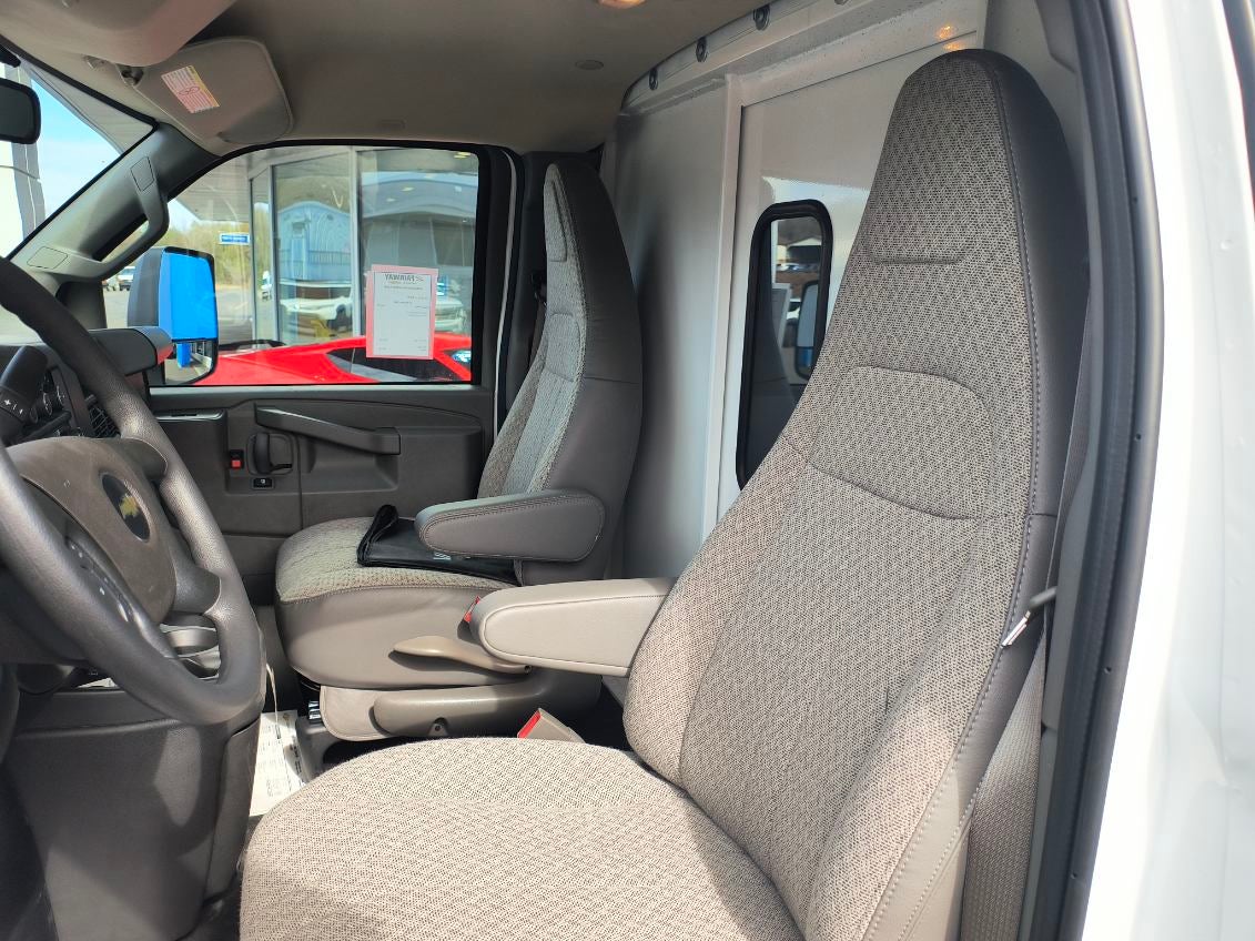 2024 Chevrolet Express Cutaway 3500 1WT