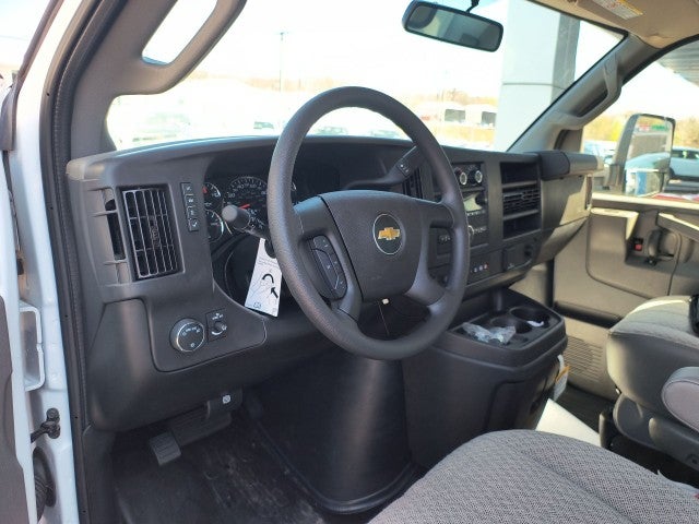 2024 Chevrolet Express Cutaway 3500 1WT