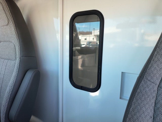 2024 Chevrolet Express Cutaway 3500 1WT