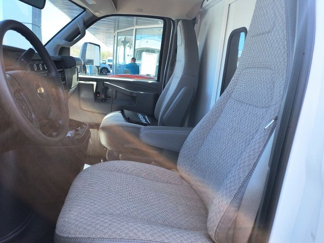 2024 Chevrolet Express Cutaway 3500 1WT