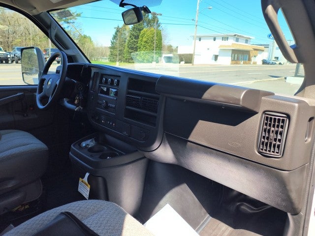 2024 Chevrolet Express Cutaway 3500 1WT