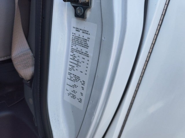2024 Chevrolet Express Cutaway 3500 1WT