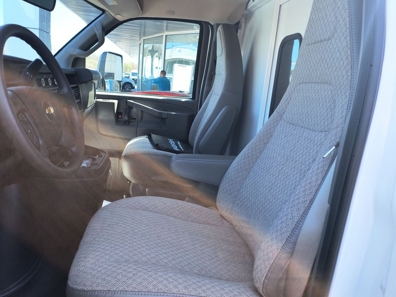 2024 Chevrolet Express Cutaway 3500 1WT