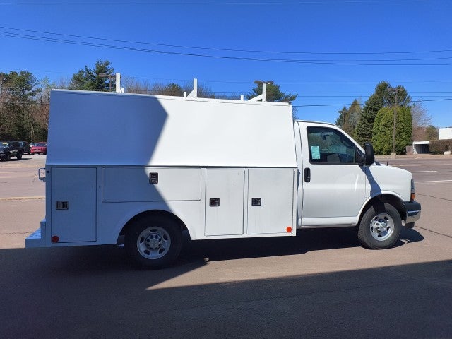 2024 Chevrolet Express Cutaway 3500 1WT