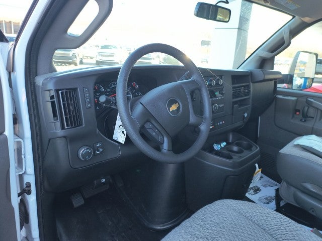 2024 Chevrolet Express Cutaway 3500 1WT