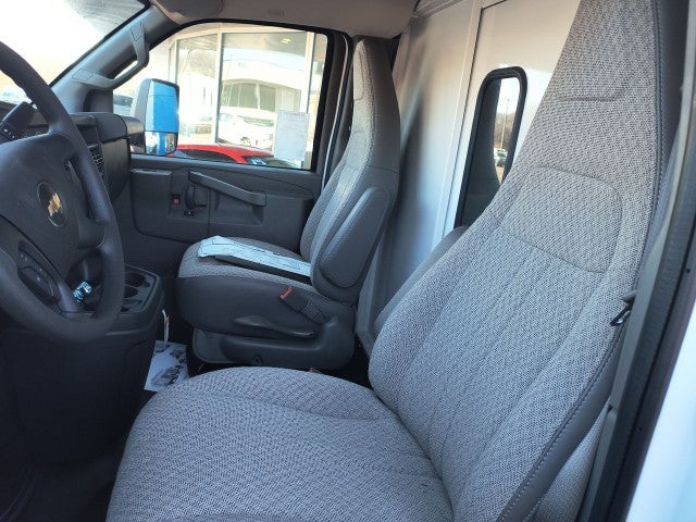 2024 Chevrolet Express Cutaway 3500 1WT