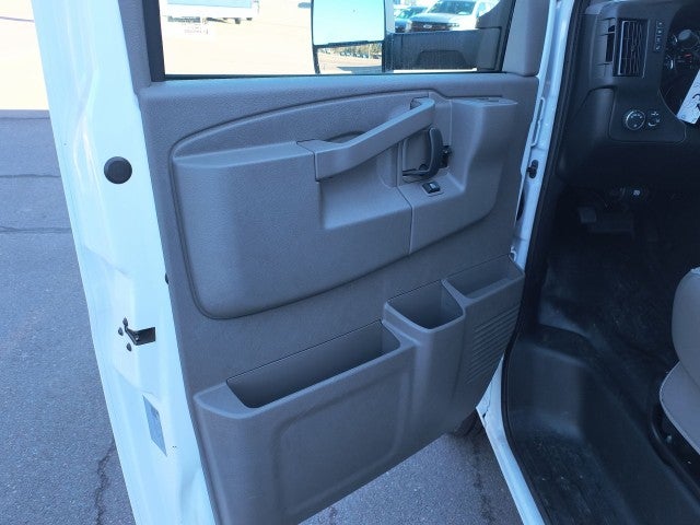 2024 Chevrolet Express Cutaway 3500 1WT