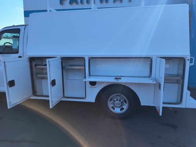 2024 Chevrolet Express Cutaway 3500 1WT