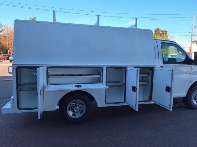 2024 Chevrolet Express Cutaway 3500 1WT