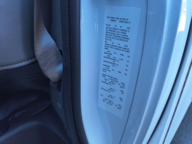 2024 Chevrolet Express Cutaway 3500 1WT