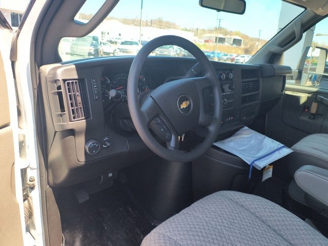 2024 Chevrolet Express Cutaway 3500 1WT