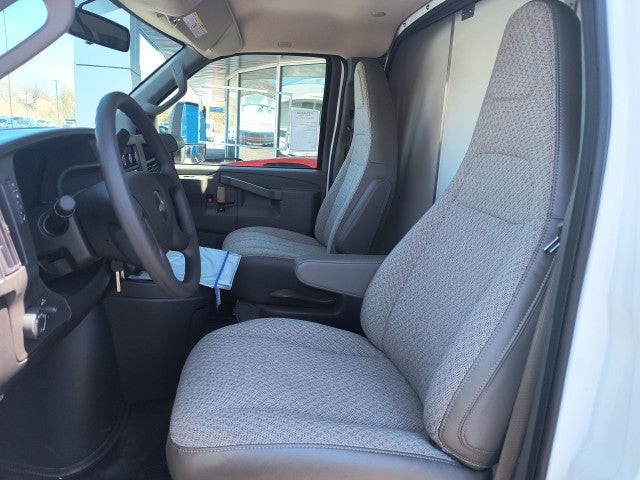 2024 Chevrolet Express Cutaway 3500 1WT
