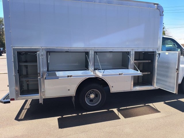 2024 Chevrolet Express Cutaway 3500 1WT