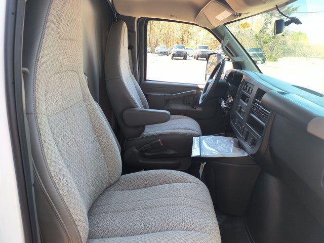 2024 Chevrolet Express Cutaway 3500 1WT