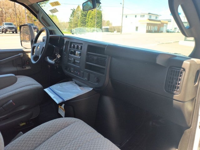 2024 Chevrolet Express Cutaway 3500 1WT